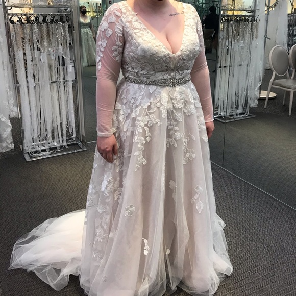 Dresses & Skirts - Off white size 14 wedding dress w/ belt